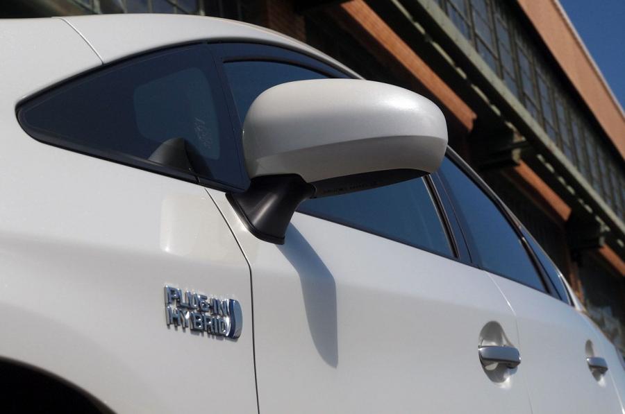  Toyota Prius Plug-In Hybrid 2012 года  (фото 69 из 75)